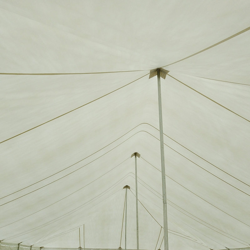 Tradiční stan na tyči z PVC o rozměrech 7 x 12 m s okny